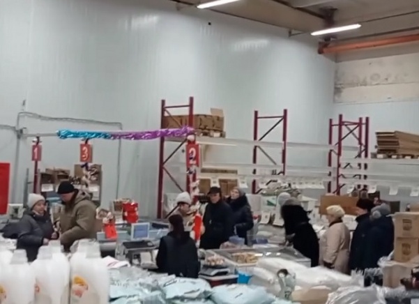 Бытовая химия за 12 рублей/литр: рецепт «Золотого спрея», который заменил мне 5 магазинных бутылок (и никакого запаха уксуса)